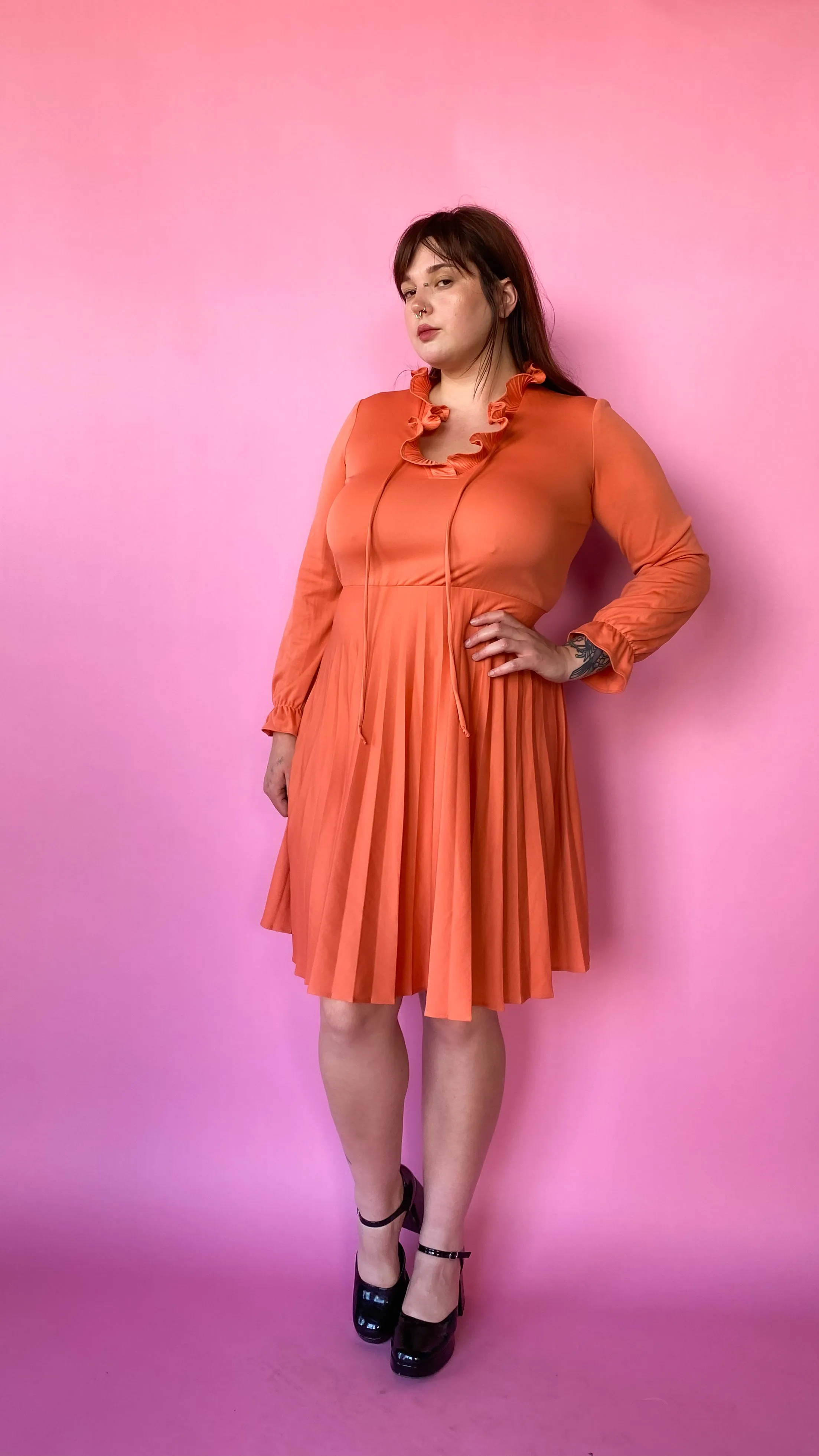 1970s Salmon Pleated Midi Dress, sz. M-1XL