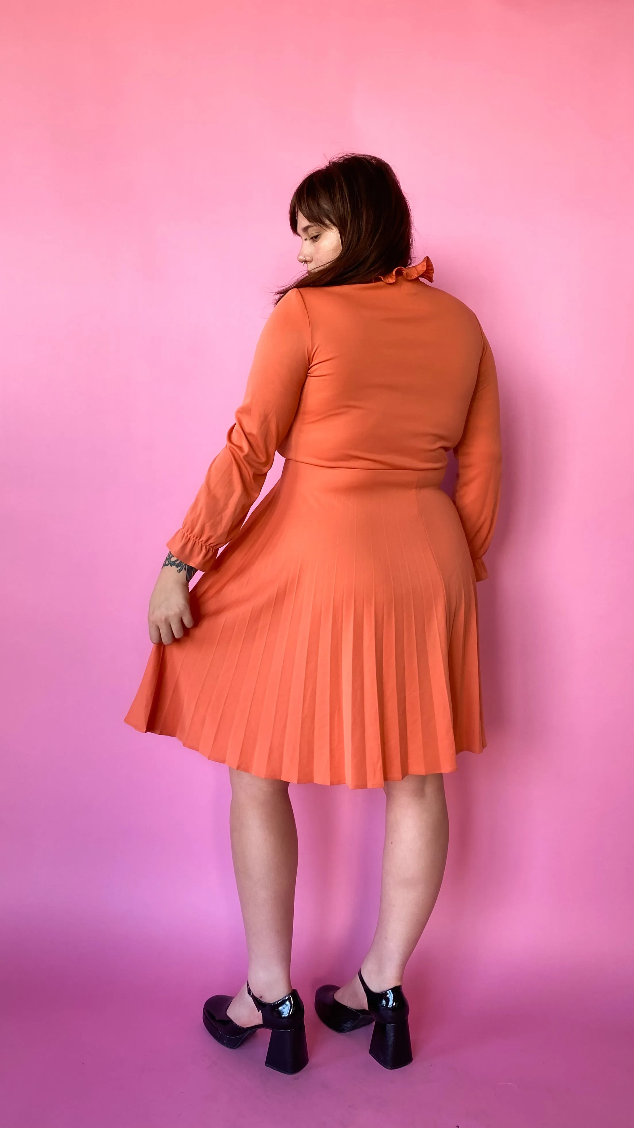 1970s Salmon Pleated Midi Dress, sz. M-1XL