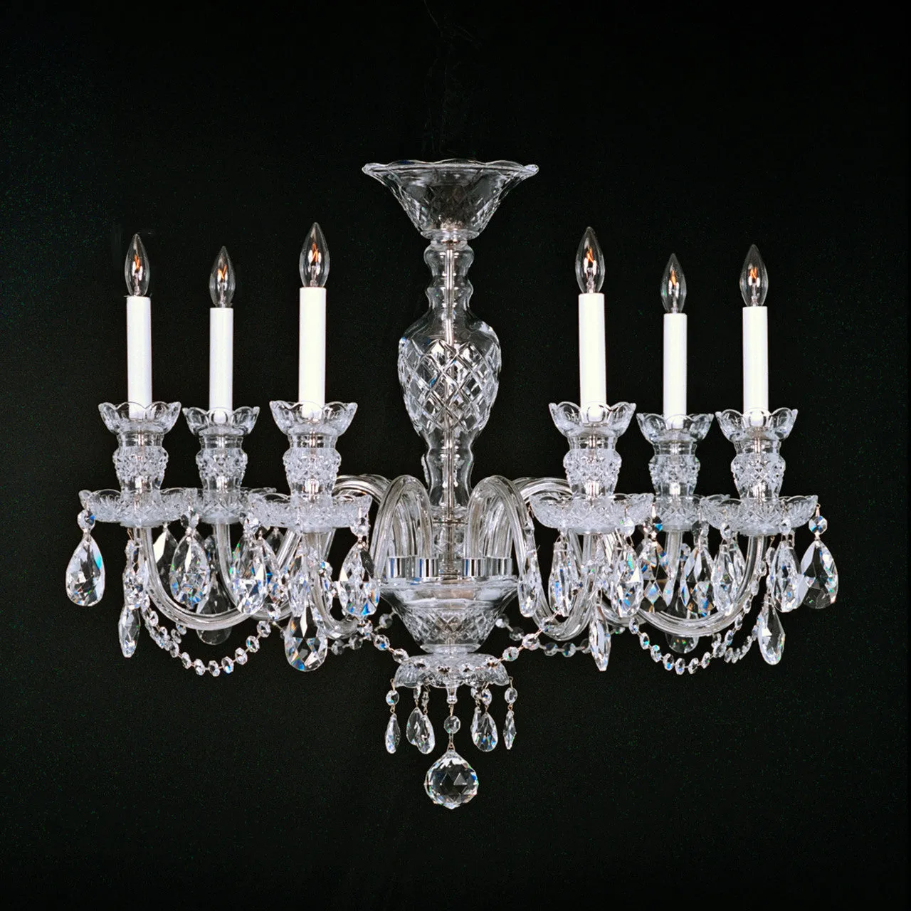 Chesapeake - 7 Light Chandelier - 27" x 24"