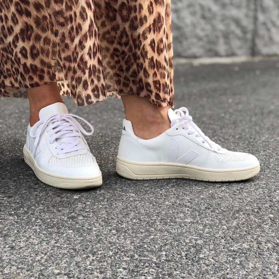 VEJA - V10 EXTRA WHITE