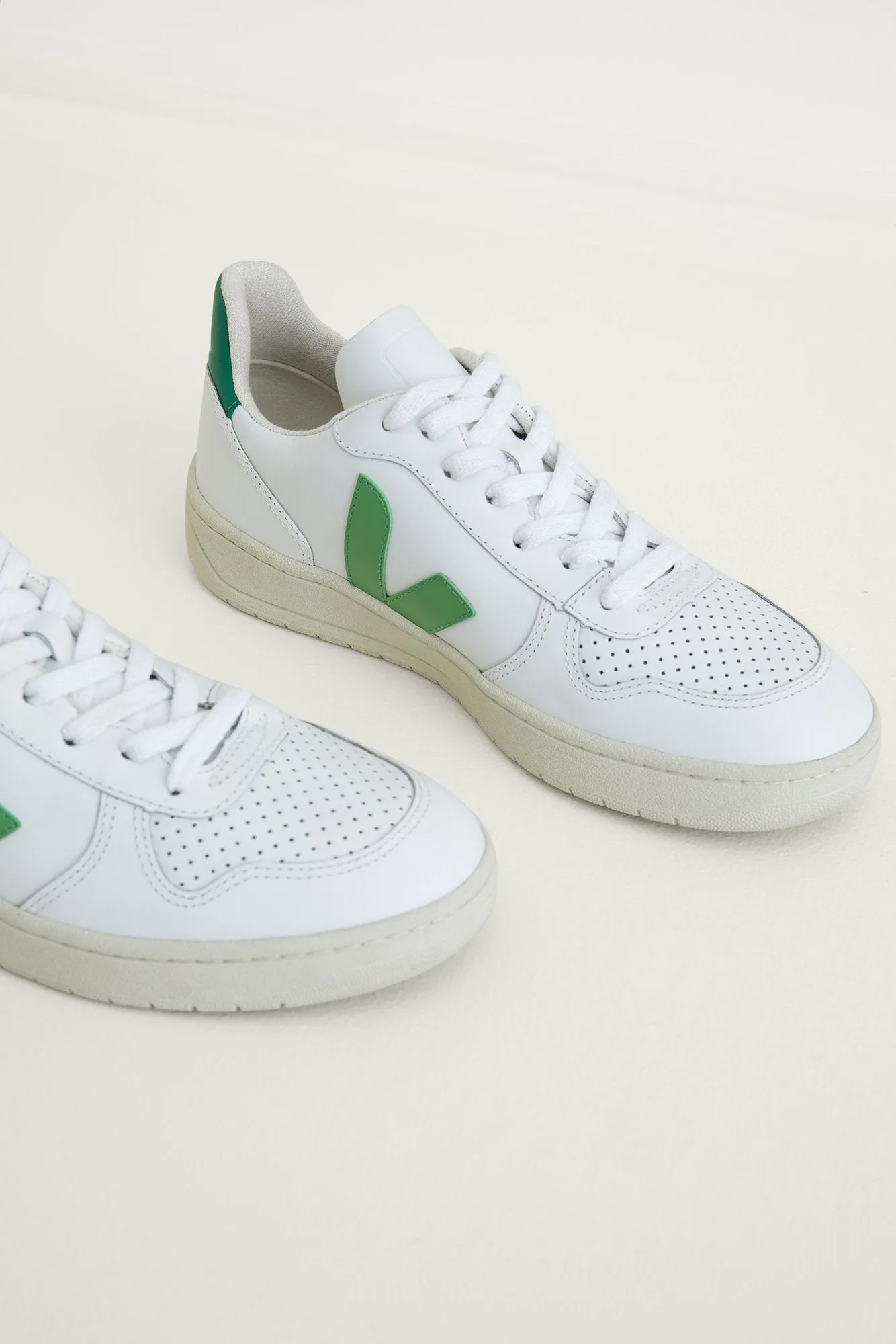 Veja V10 Sneakers