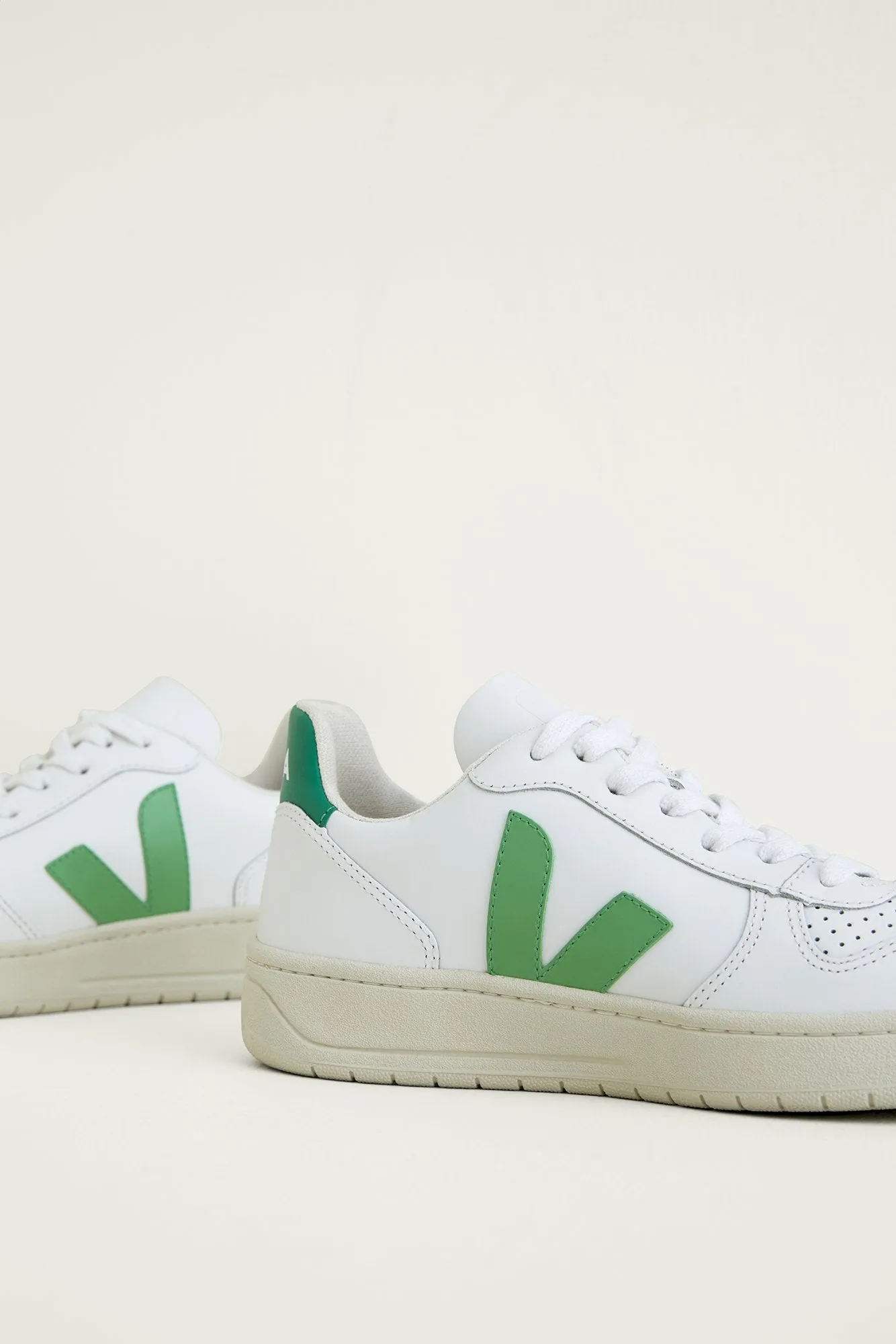 Veja V10 Sneakers