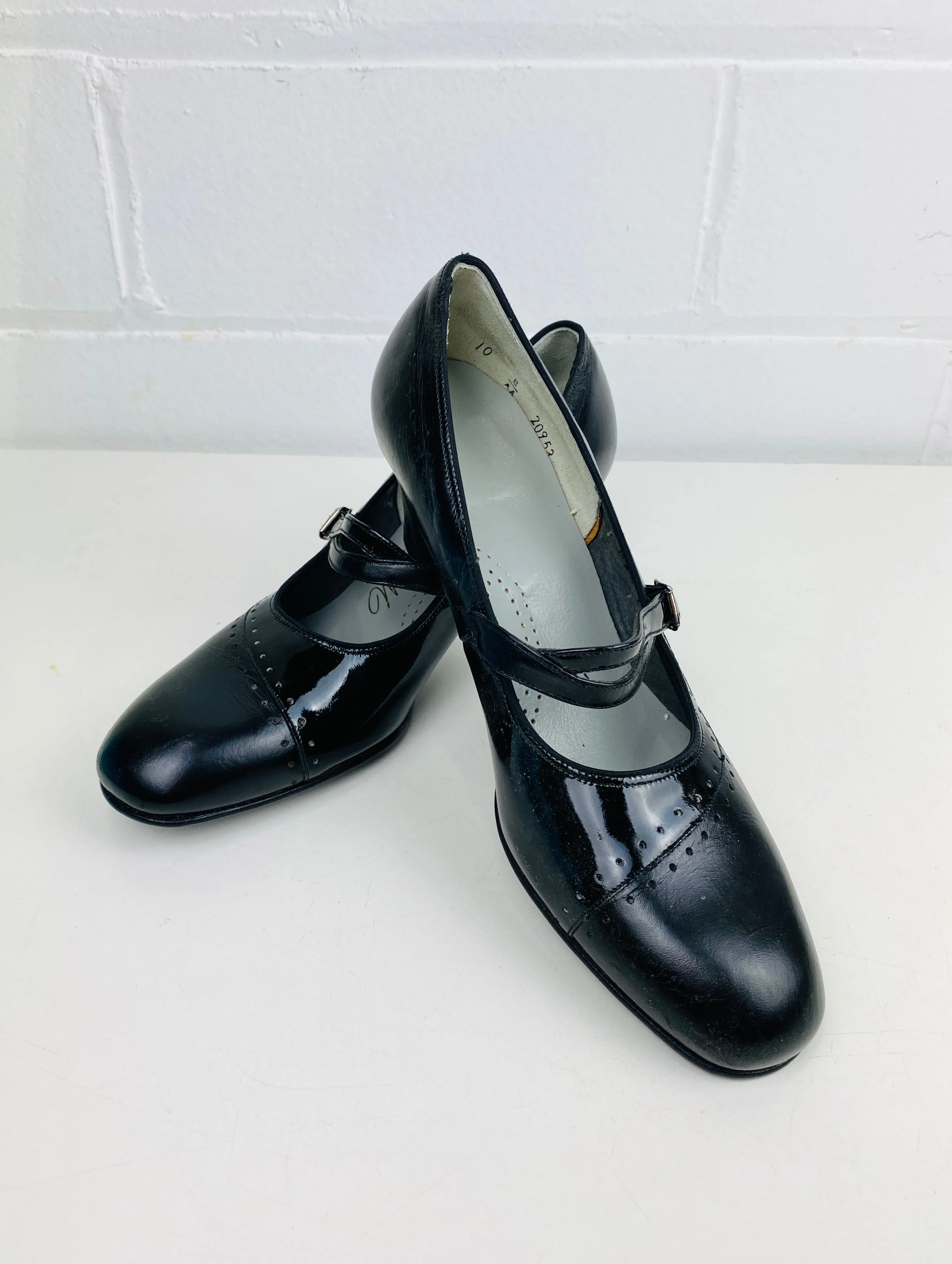 Vintage Deadstock Shoes, Women's 1980s Black Leather Mid-Heel Pump's, NOS, 7985